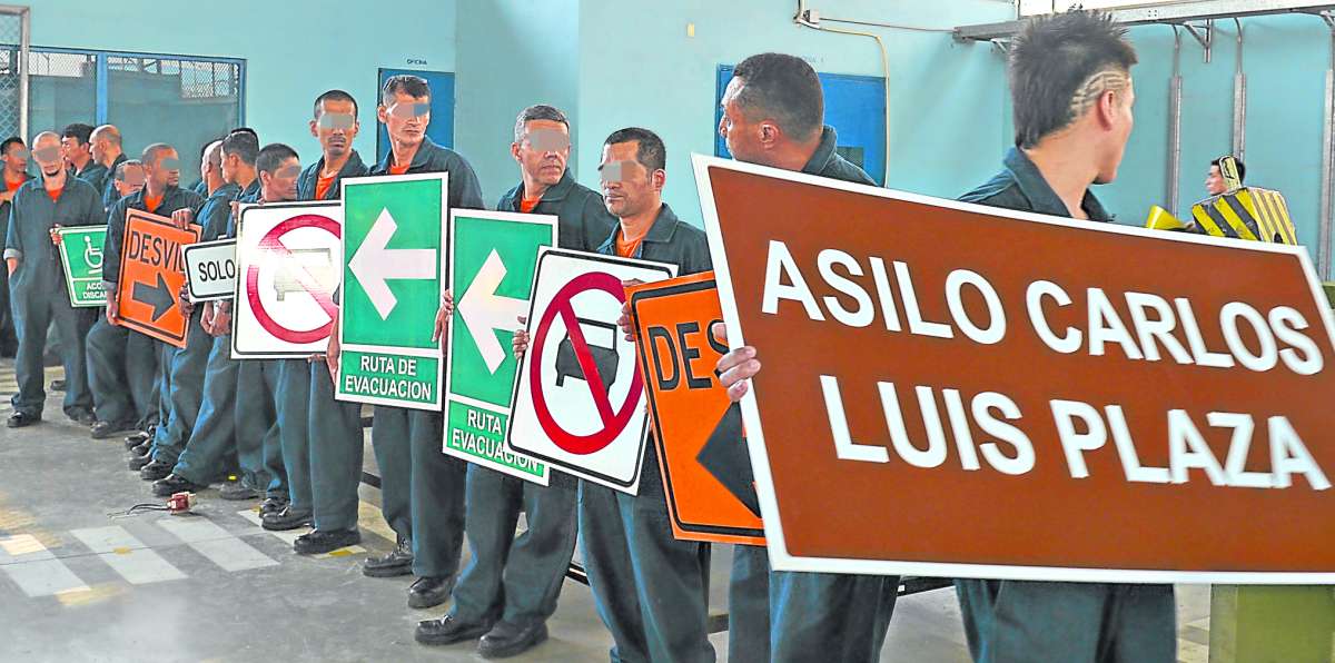 Los internos del CRS Guayas entregaron el trabajo la tarde del martes. Foto: Jos&eacute; Mor&aacute;n / El Tel&eacute;grafo