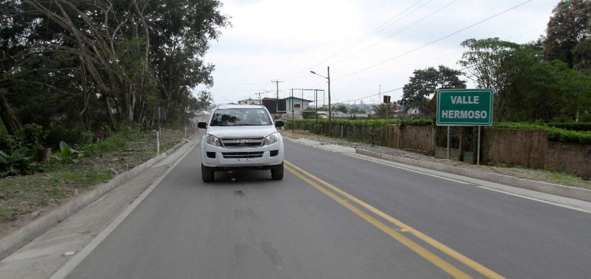 La rehabilitaci&oacute;n de la v&iacute;a Valle Hermoso-Crist&oacute;bal Col&oacute;n incluy&oacute; la colocaci&oacute;n de una doble capa de asfalto, para garantizar la durabilidad de la obra.