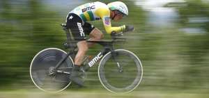El australiano Rohan Dennis (BMC) gan&oacute; ayer en Rovereto la 16&ordf; etapa del Giro de Italia, una contrarreloj individual de 34,2 kil&oacute;metros.