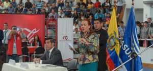La canciller Mar&iacute;a Fernanda Espinosa explica el acuerdo con el Ministerio de Trabajo para los migrantes.
