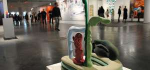 &rarr;Art Basel Miami Beach aspira a congregar a unas 80.000 personas en su renovado centro de convenciones.