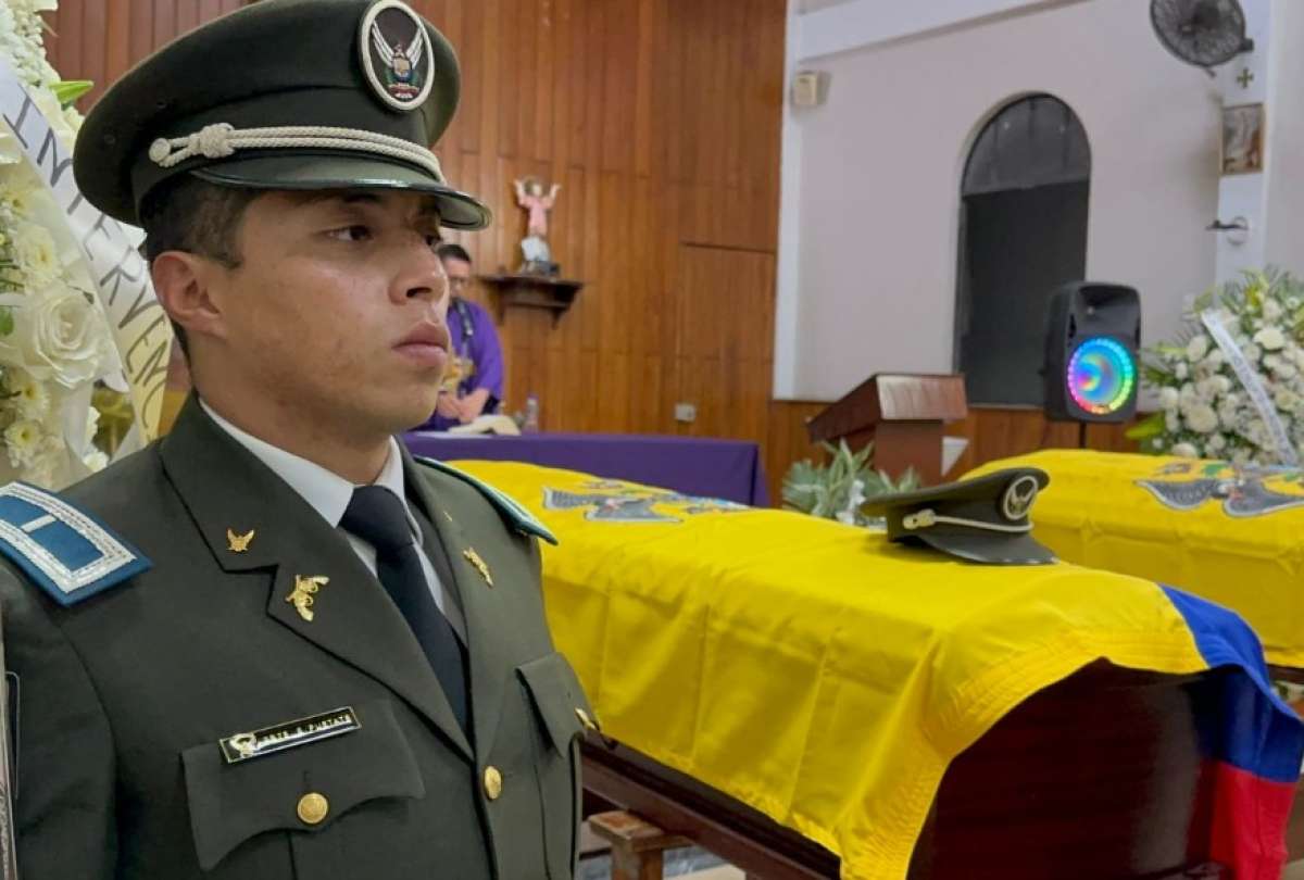 Compañeros de los policías rindieron homenaje a los dos uniformados asesinados en Tarifa