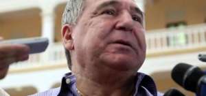 Personal m&eacute;dico descart&oacute; infarto del expresidente Abadal&aacute; Bucaram