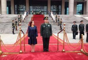 Ecuador y China buscan fortalecer la cooperaci&oacute;n en defensa 