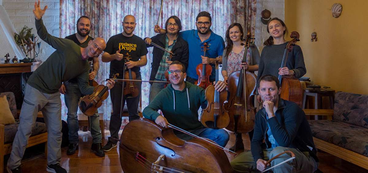 M&uacute;sicos participantes, nacionales e internacionales, del festival durante uno de los ensayos en el Hotel Los Quipus  en La Floresta, centro norte de Quito.