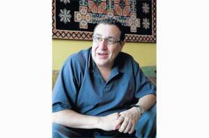 Julio Bueno, music&oacute;logo y compositor. Trabajo: es el actual presidente de la Orquesta Sinf&oacute;nica Nacional del Ecuador.