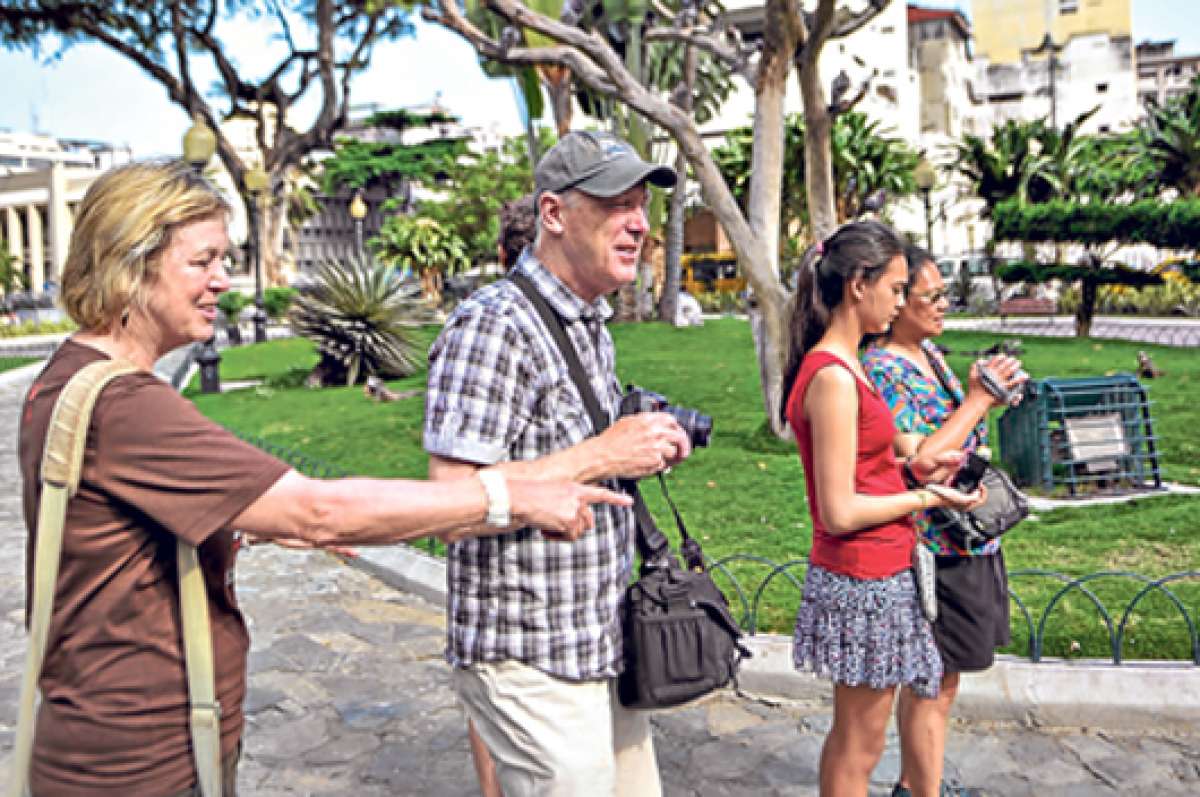 Los for&aacute;neos que reci&eacute;n llegan concurren principalmente a los malecones, parques y plazas de la ciudad. Foto: William Orellana / El Tel&eacute;grafo.