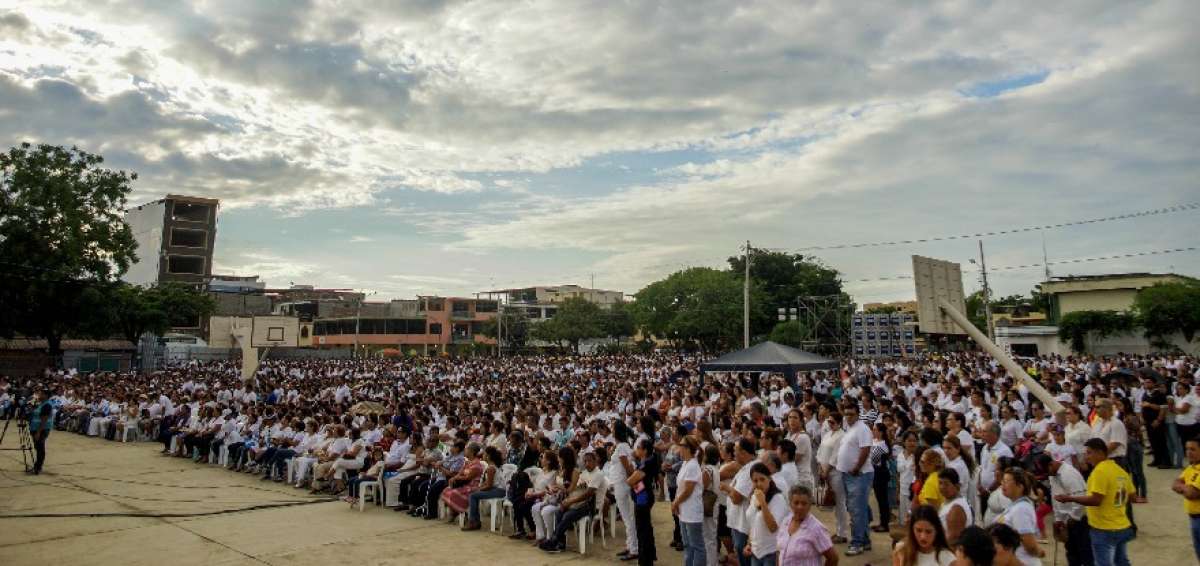 Miles de personas recordaron a v&iacute;ctimas del 16A en Portoviejo