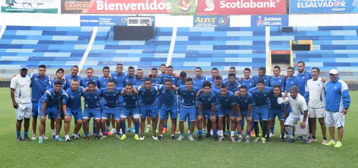 Salvadore&ntilde;os denuncian intento de soborno en duelo ante Canad&aacute; por eliminatorias