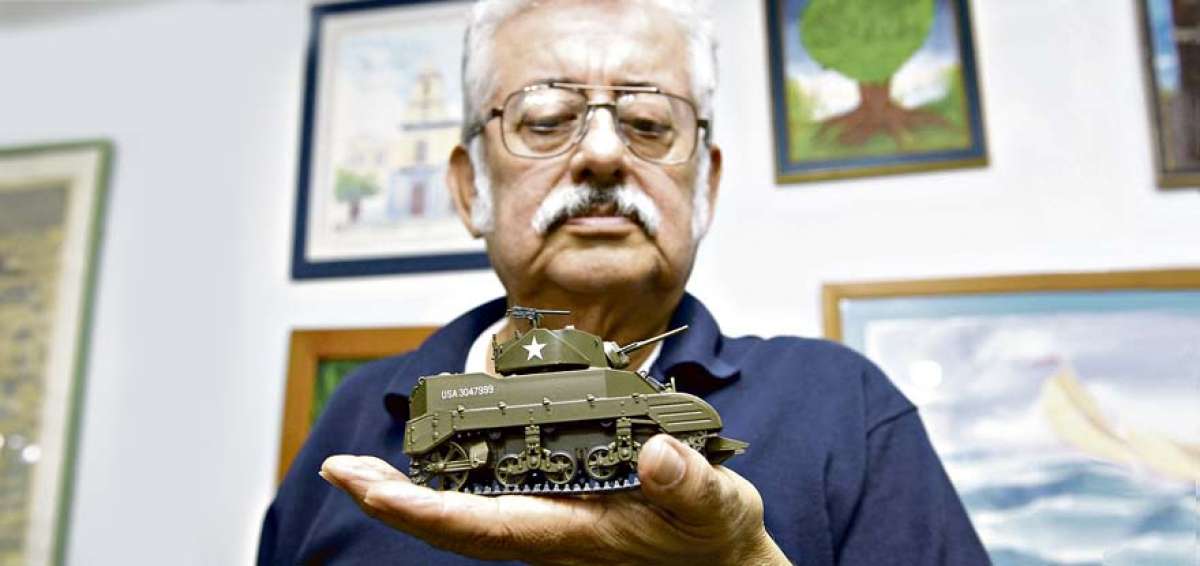 Jorge Wolf arma estos modelos hace 63 a&ntilde;os. En el pa&iacute;s -dice- hay pocas empresas dedicadas a fabricar estos objetos.