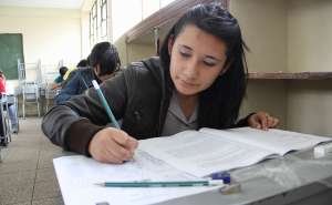 Los estudiantes pueden acceder a cr&eacute;ditos educativos y becas gracias al IECE. Foto: Jos&eacute; Luis LLivisaca |  El Tel&eacute;grafo