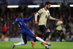 Noche azul en Londres: Chelsea derrota al Barça con exhibición de Moisés Caicedo