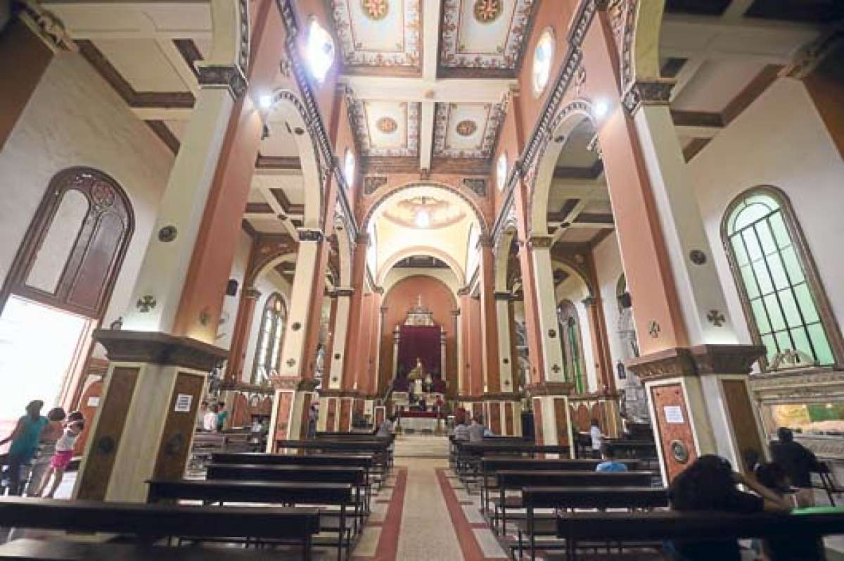 La estructura actual de la iglesia San Jos&eacute;, ubicada en el sector de la Bah&iacute;a, se edific&oacute; con materiales que sobraron de la construcci&oacute;n del ferrocarril, es decir, con elementos del siglo pasado. Foto: Carina Acosta.