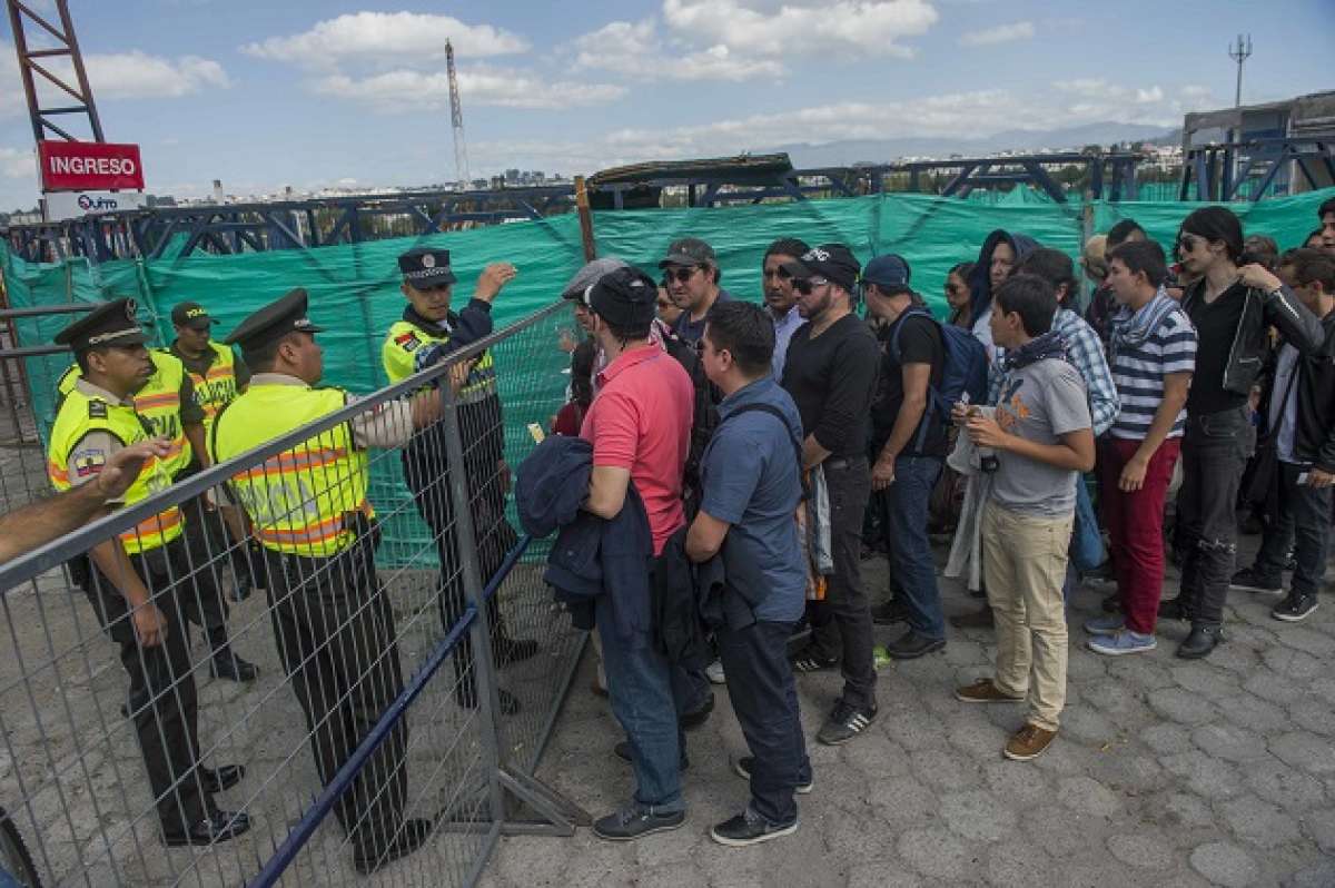 Los fan&aacute;ticos hicieron fila desde las 09:00 para asistir al concierto de Quiton&iacute;a. Foto: Fernando Sandoval/ EL TEL&Eacute;GRAFO. 