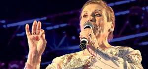 Consuelo Vargas es la eterna voz del tr&iacute;o Los Reales, que hace casi medio siglo form&oacute; su fallecido esposo Homero Hidrobo. Foto: Cortes&iacute;a