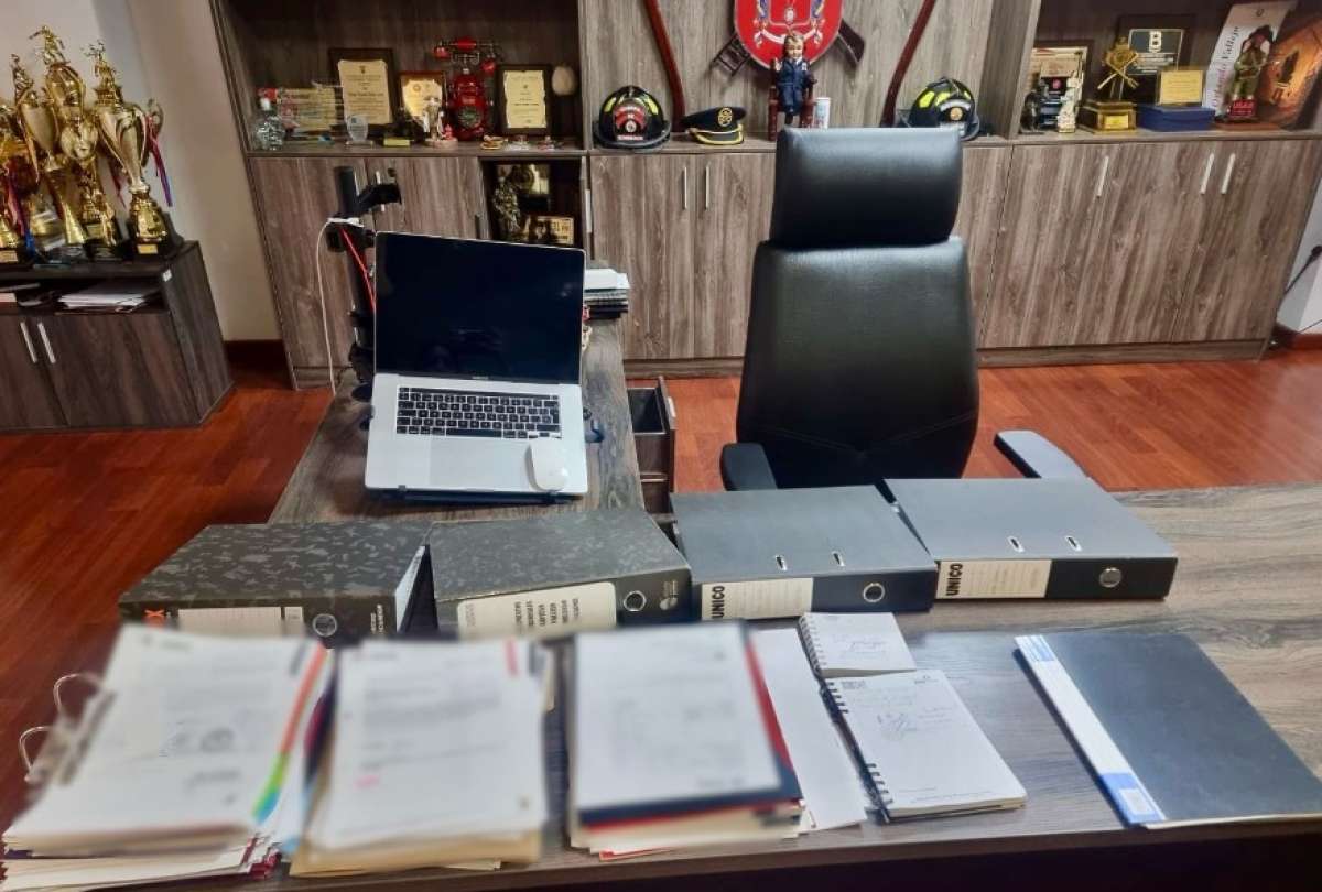 Operativo en Bomberos de Riobamba: incautan computadores y documentos en caso por presunto peculado