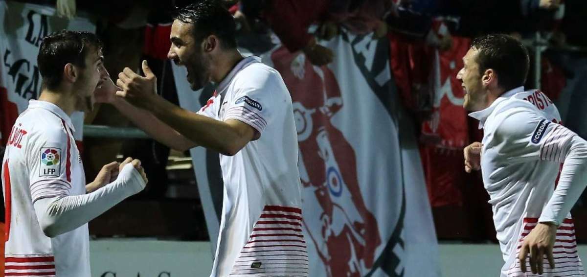 Los jugadores del Sevilla festejaron su pase a semifinales de la Copa.
