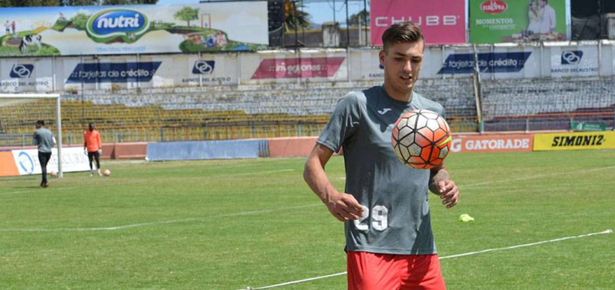 Juan Ignacio Dinenno, delantero contratado por Barcelona