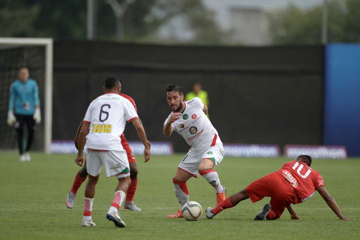 Mushuc Runa igual&oacute; 2-2 con River en su visita a Samanes. Foto: Jos&eacute; Mor&aacute;n / El Tel&eacute;grafo.