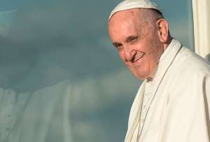 El Vaticano informó que el pontífice de 88 años “descansó bien” durante la noche.