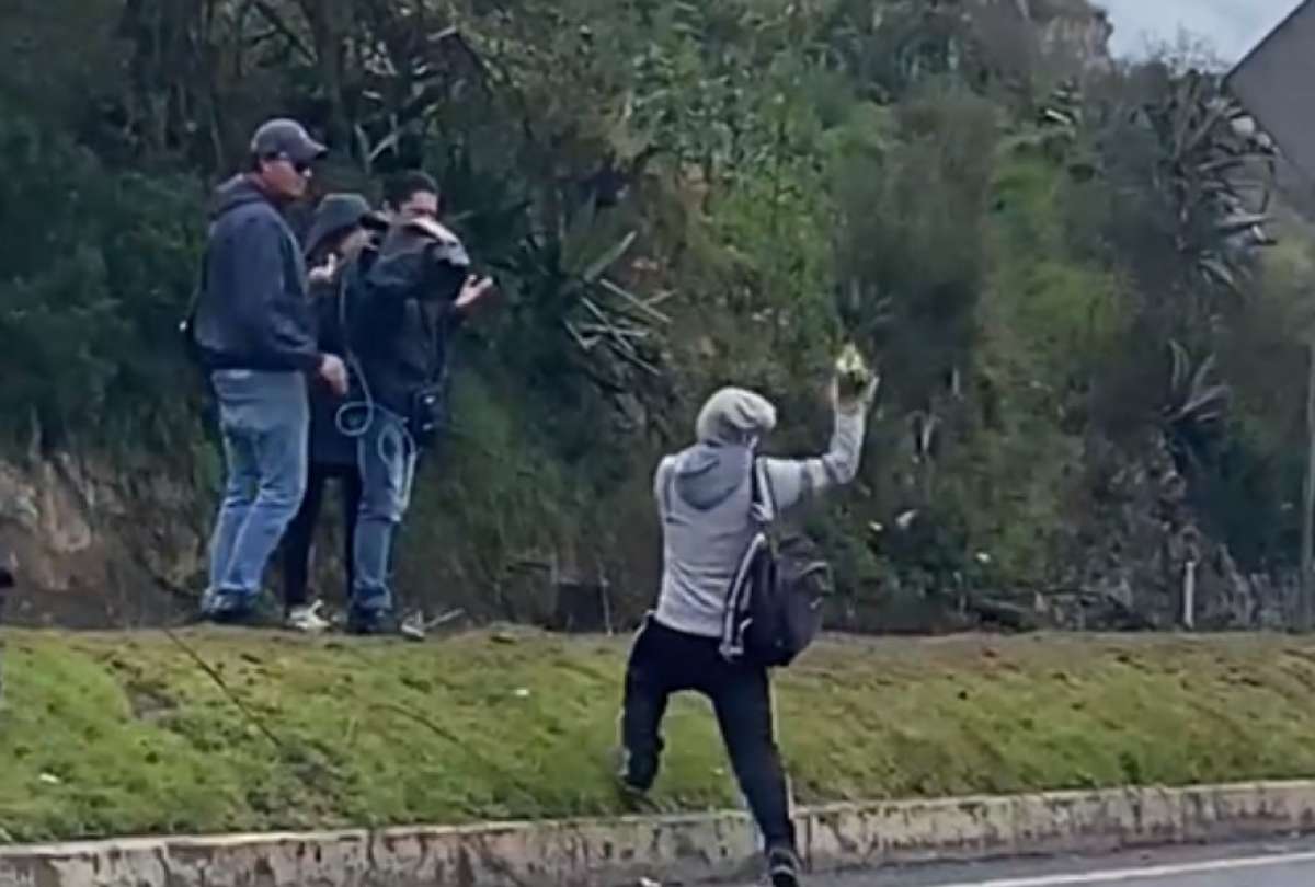 Equipo periodístico fue agredido por manifestante en el norte de Quito