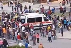 Dos fallecidos por obstaculización del paso de ambulancias