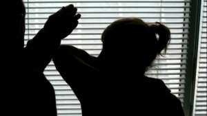 Una mujer turca deber&aacute; indemnizar a su marido por lastimarse cuando la maltrataba