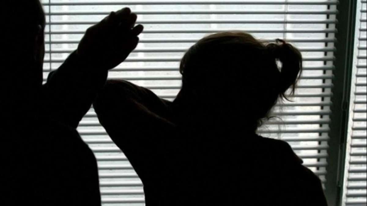 Una mujer turca deber&aacute; indemnizar a su marido por lastimarse cuando la maltrataba