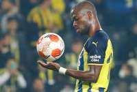 Énner Valencia marcó un doblete para el Fenerbahce