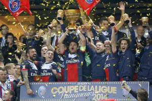 Cavani gu&iacute;a al PSG hacia su cuarta Copa de la Liga