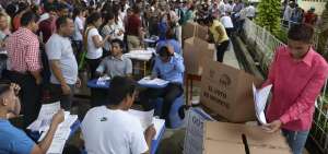 Algunos hicieron filas hasta por una hora, para descubrir que no constaban en la mesa electoral de siempre.