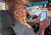 Taxistas enfrentan reducción de ingresos y enfrentan alta oferta del servicio. 