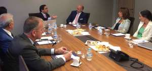 Este lunes, el funcionario ecuatoriano se reuni&oacute; con V&iacute;ctor Mart&iacute;, CEO de Horwarth HTL.