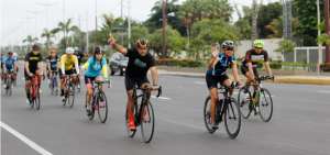 &ldquo;Samborond&oacute;n en bici&rdquo; atrajo a 300 deportistas