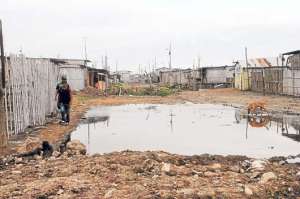 Los habitantes de Santa Rosa temen que las lluvias causen inundaciones y se generen criaderos de mosquitos transmisores de enfermedades. Foto: Fabricio Cruz |  para El Tel&eacute;grafo