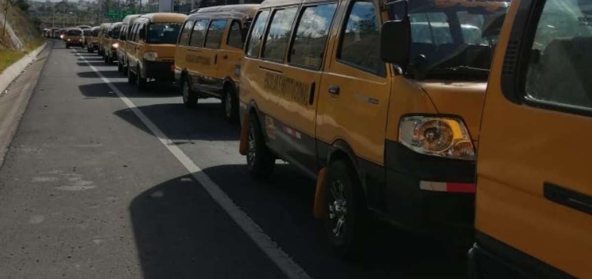 Este 4 de enero se registr&oacute; una protesta de transportes escolares en Quito.