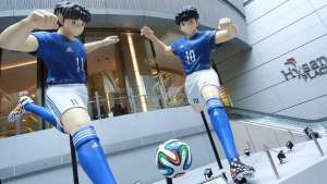 En la gr&aacute;fica, Tom Misaki (i) y Oliver Atom detr&aacute;s de una Brazuca. Foto: Internet