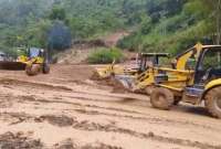 Deslizamiento de tierra en la Alóag - Santo Domingo obliga a cierre parcial de la vía