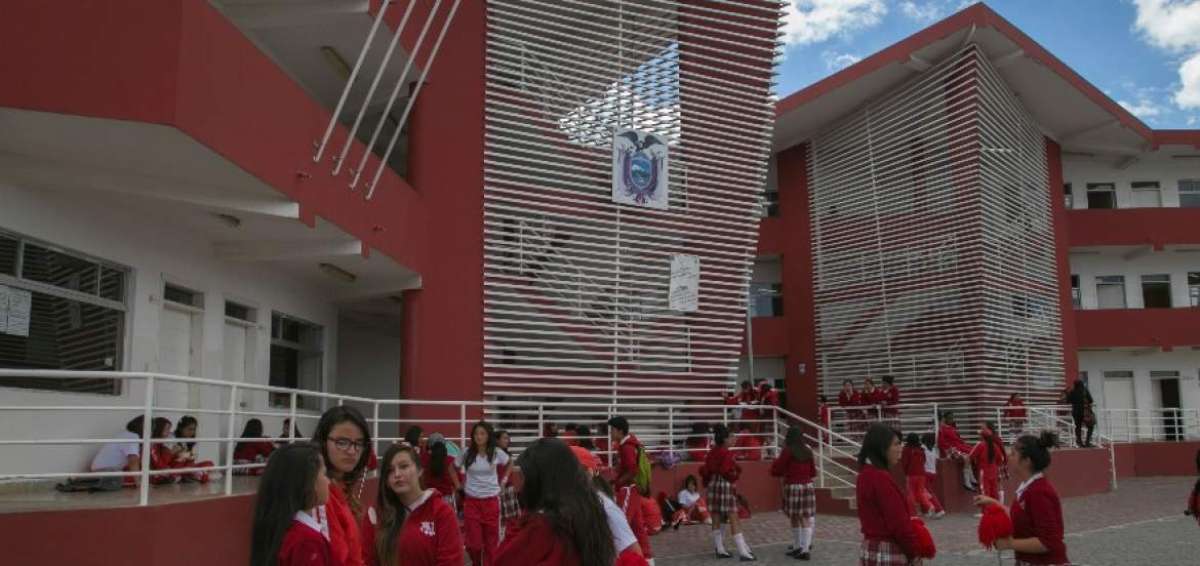 Alrededor de 21 establecimientos educativos funcionan en esta zona del norte de Quito, que tendr&aacute; restricciones vehiculares y un tr&aacute;fico interrumpido todo el d&iacute;a.