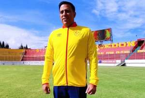 César Farías permanecerá en Aucas durante este 2023.