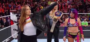Ronda Rousey aparece en WWE y amenaza con ir a Wrestlemania 34