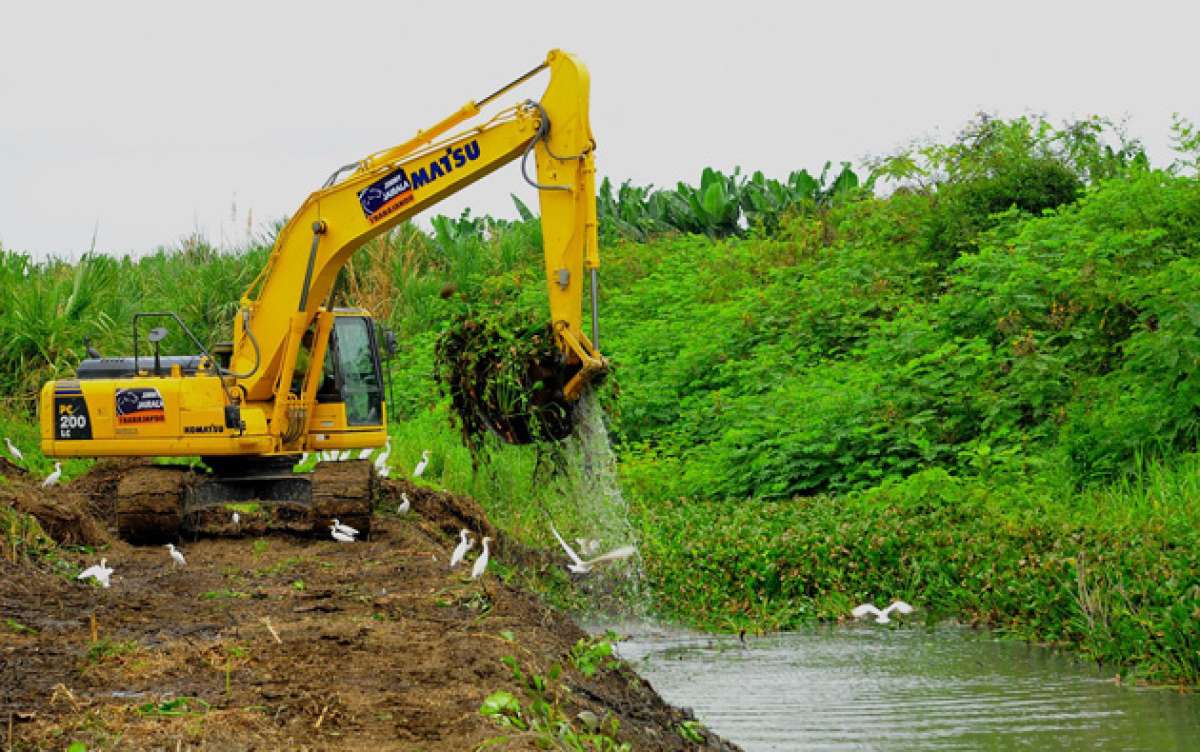El Gobierno Provincial del Guayas invierte sus recursos en la limpieza de r&iacute;os para evitar inundaciones. Foto: cortes&iacute;a GAD provincial del Guayas.