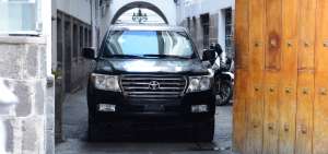 El decreto proh&iacute;be la adquisici&oacute;n de autom&oacute;viles de alta gama.
