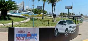 En la v&iacute;a Puerto Aeropuerto, donde se realizar&aacute; la prueba de trote del Ironman 70.3, se colocaron carteles promocionales.