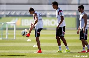Ancelotti dice que Chicharito, va a "ayudar mucho" al Real Madrid
