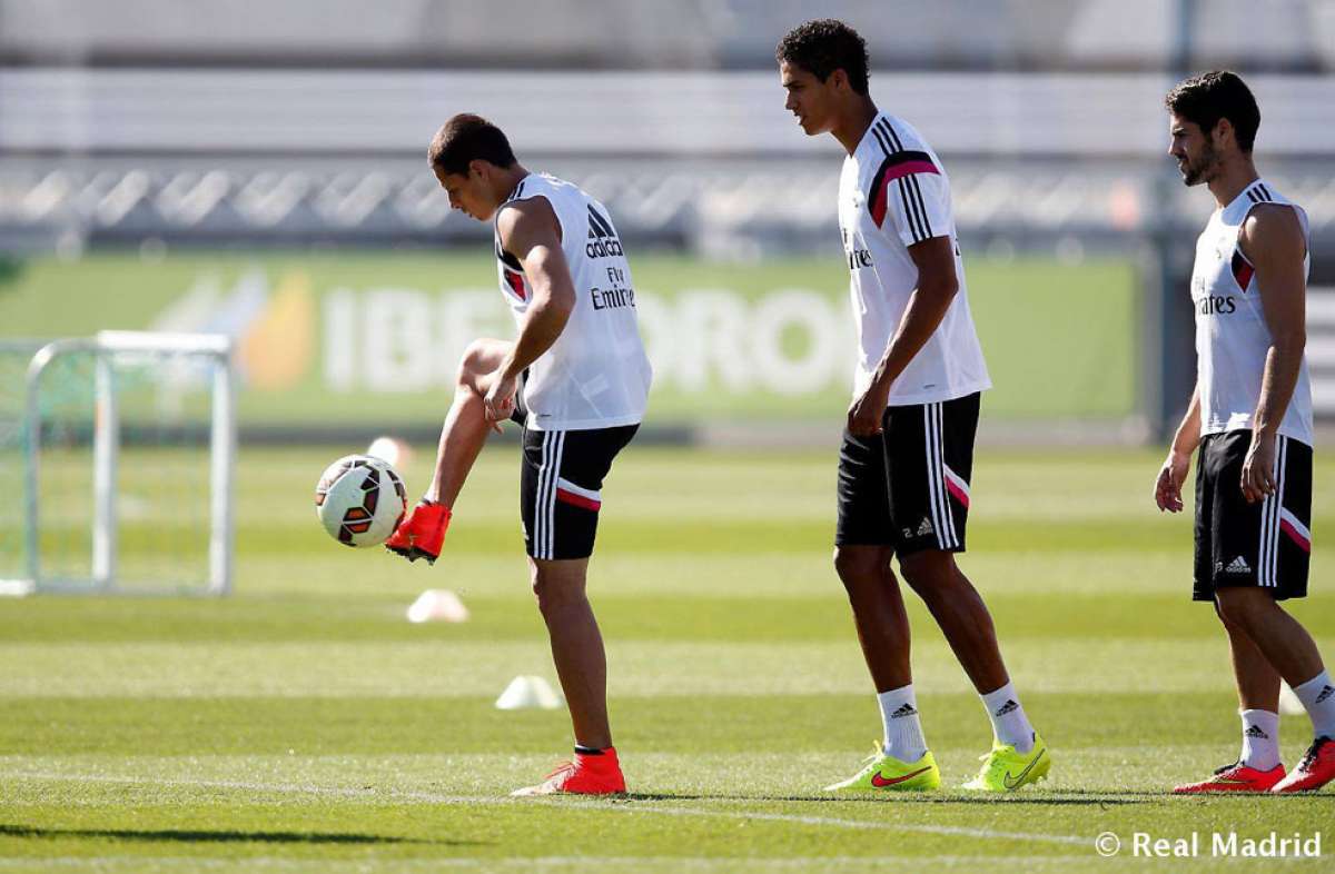 Ancelotti dice que Chicharito, va a "ayudar mucho" al Real Madrid