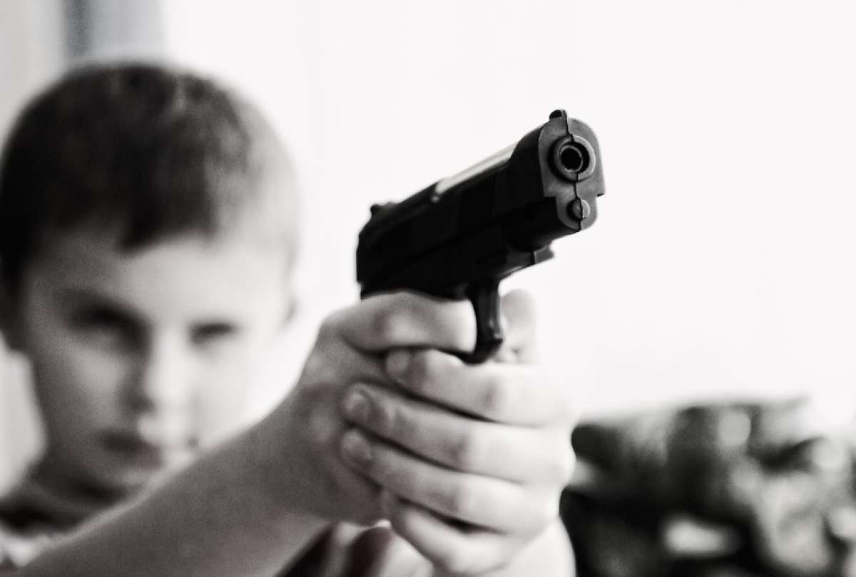 Niño muere tras dispararse con el arma de su padre en Estados Unidos