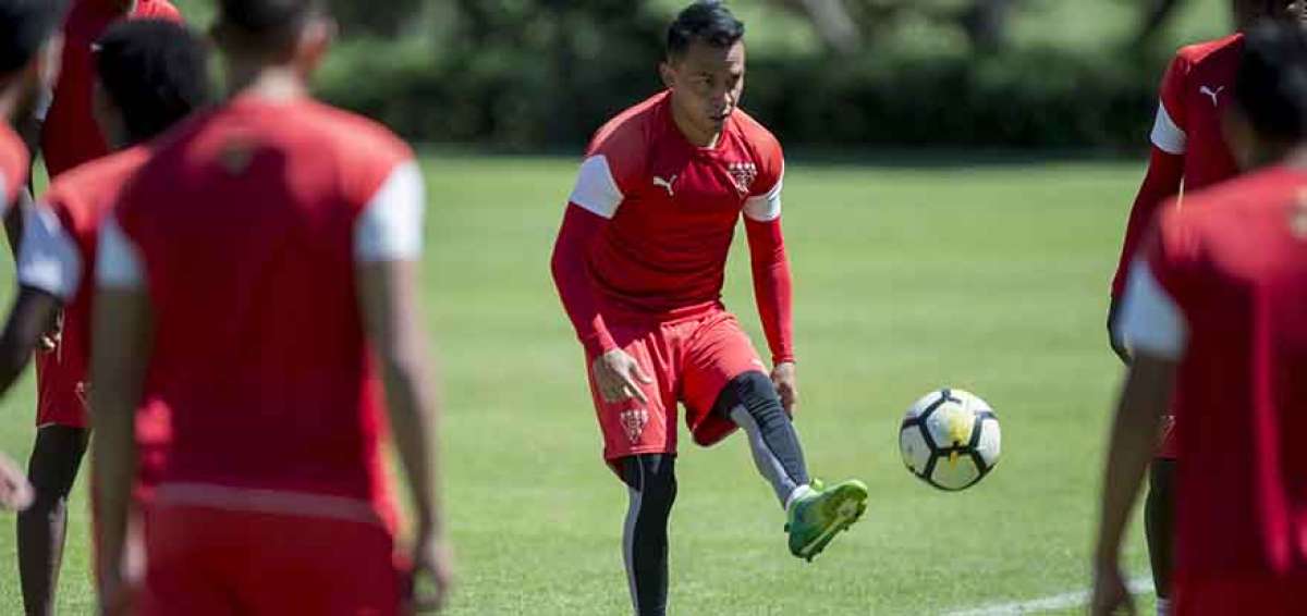 El volante &Eacute;dison Vega, de Liga de Quito, durante un entrenamiento en Pomasqui. El jugador reemplazar&aacute; a Jefferson Intriago