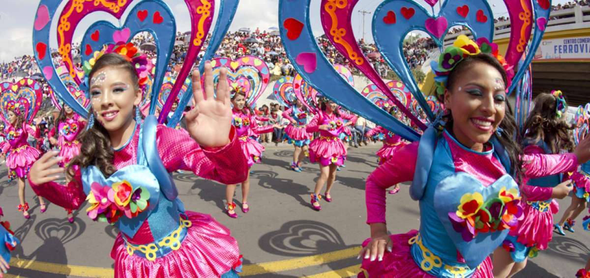 Ambato disfrut&oacute; de su mayor fiesta. La capital de Tungurahua celebr&oacute; la edici&oacute;n 67 de la Fiesta de las Flores y las Frutas. El desfile dominical fue, como siempre, un despliegue de color y alegr&iacute;a. 