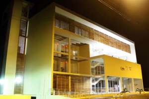 EL moderno edificio est&aacute; dotado de las comodidades y de la &uacute;ltima tecnolog&iacute;a inform&aacute;tica para los usuarios. Foto: Cortes&iacute;a